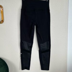 ALO Yoga Black Leggings with Ribbed Detail